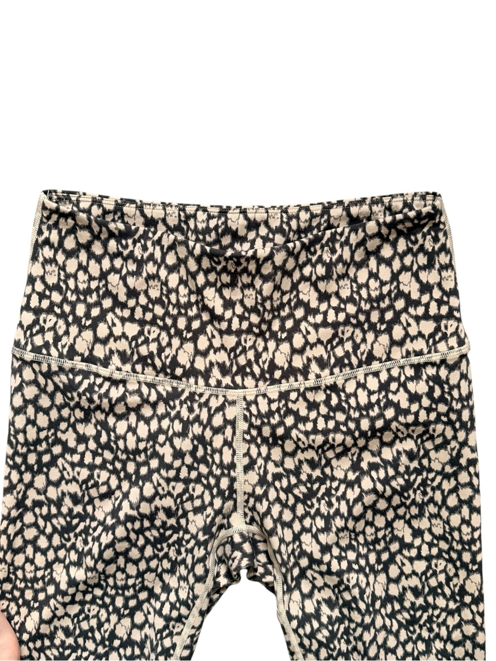 Varley High Rise Animal Print Cropped Leggings Size Small Beige Black - Picture 4 of 9